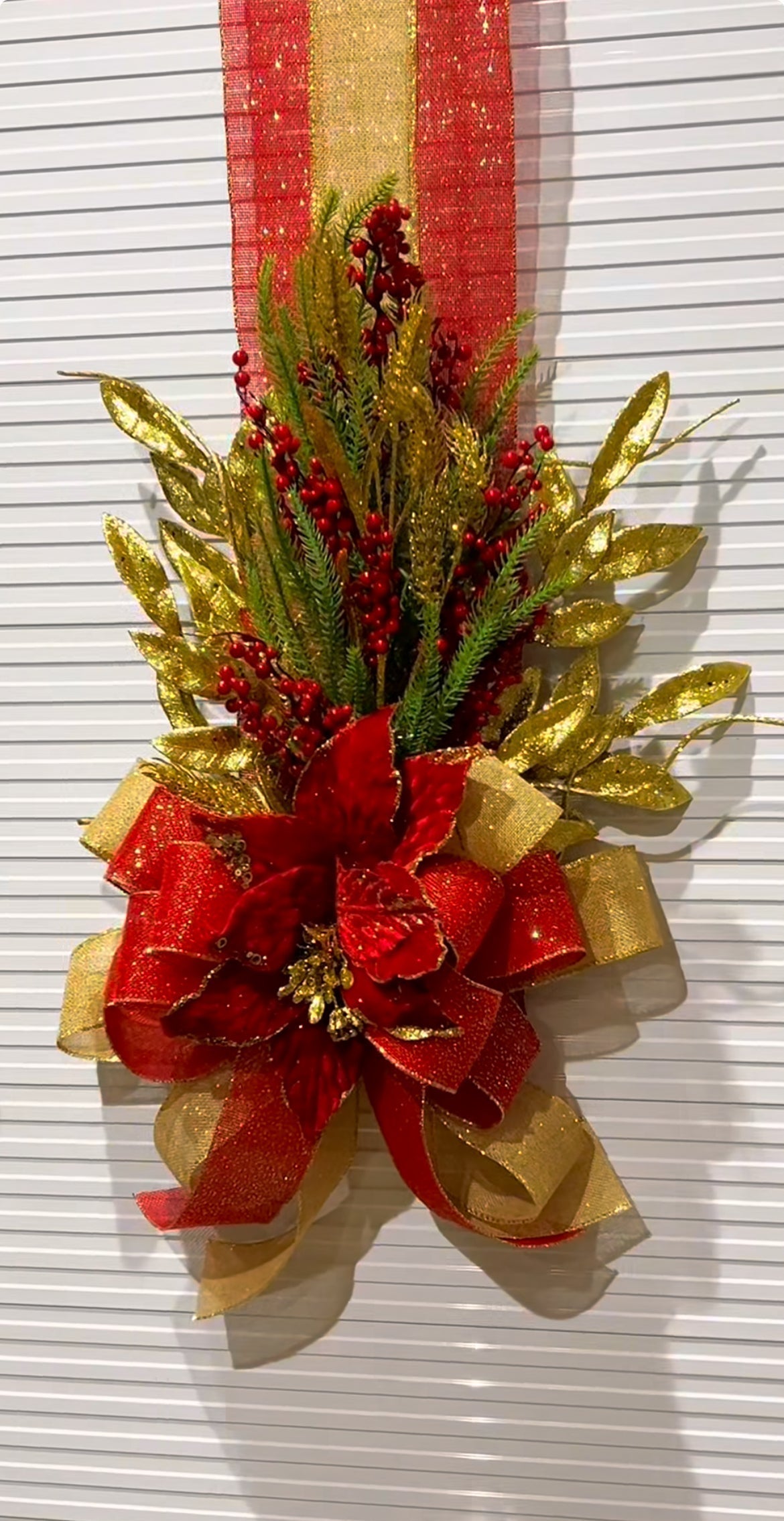 Escapulário Natalino Vermelho e Dourado Luxo