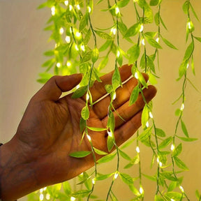 Cortina de Luzes Natalinas com Folhas – Encanto e Magia em Cada Detalhe